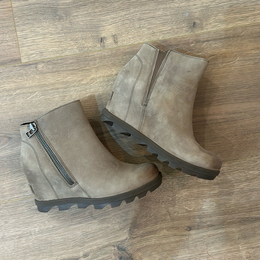 Sorel Joan of arc wedge bootie